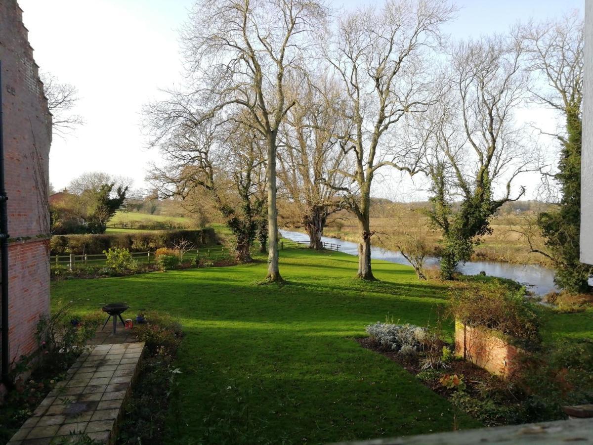 Отель Carrick'S At Castle Farm Swanton Morley Экстерьер фото