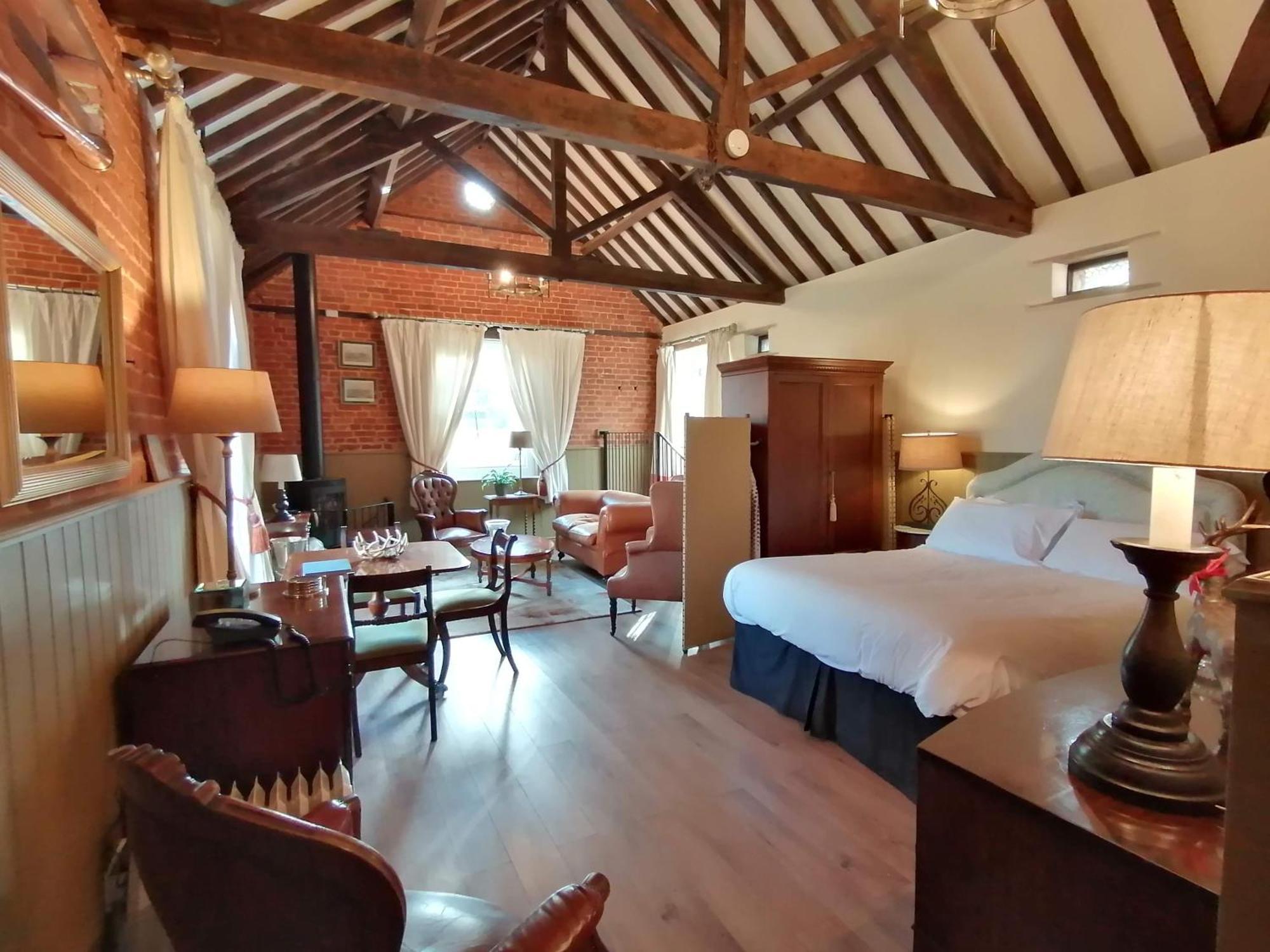 Отель Carrick'S At Castle Farm Swanton Morley Экстерьер фото