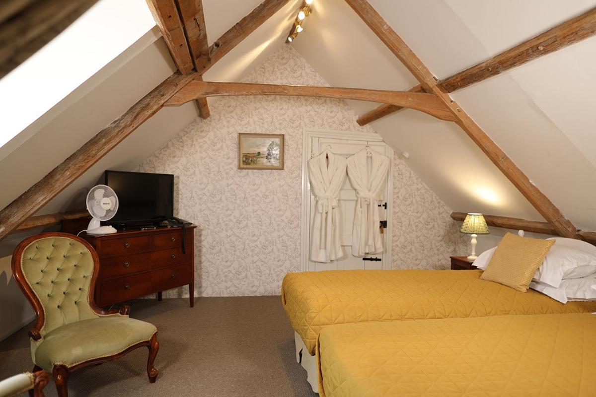 Отель Carrick'S At Castle Farm Swanton Morley Экстерьер фото